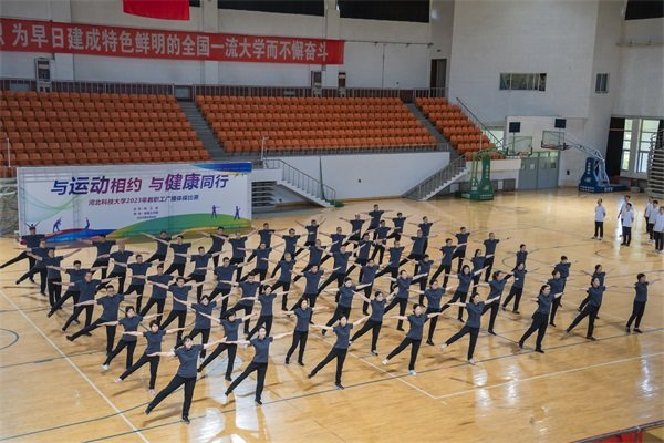 eee8a10966d14948bd4e40cf9af41d41.jpg 促进校园文化建设